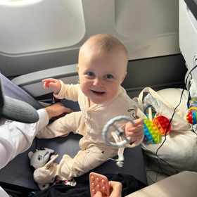 Dcera Olgy Lounové, Arianne, byla v letadle naprosto spokojená.