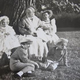 Jitka Viktorínová zde ztvárnila postavu Adélky.