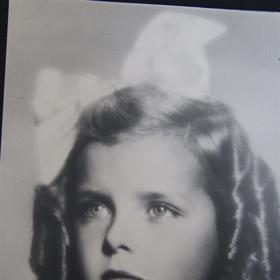 Jitce Viktorínové bylo v době natáčení Babičky pět let.