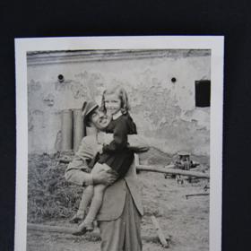 Jitka Viktorínová se k filmu dostala díky lidovému písničkáři Karlu Hašlerovi.