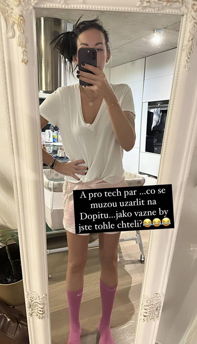 FOTO: Vzkázala něco i svým obdivovatelům. – stránka 2051