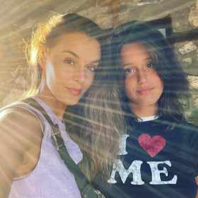 Karolína jako by své mámě Ivě Kubelkové z oka vypadla.