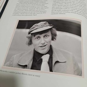 Václav Neckář během natáčení pořadu Melodie, které se vracejí.