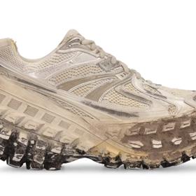 Ugly shoes v pravém slova smyslu. Balenciaga Bouncer Sneakers, 31 250 Kč.