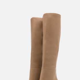 Krátká, midi i maxi sukně. Všechny letos unosíte v doprovodu vysokých kozaček. (Call It Spring, 2 190 Kč)