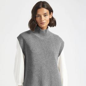 Vesta, kterou oblékla princezna Kate na své nedávné návštěvě centra pro ukrajinské válečné uprchlíky, je značky Cefinn návrhářky Samanthy Cameron.