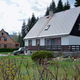 A proměnila ji v moderní bydlení v alpském stylu.