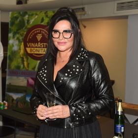 Ilona Csáková svůj boj s kily navíc rozhodně nevzdala. 