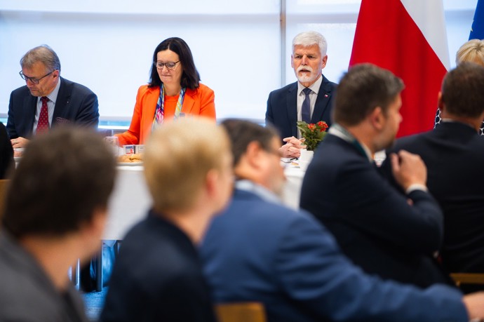 FOTO: Setkání prezidenta republiky s českými europoslanci. – stránka 2423