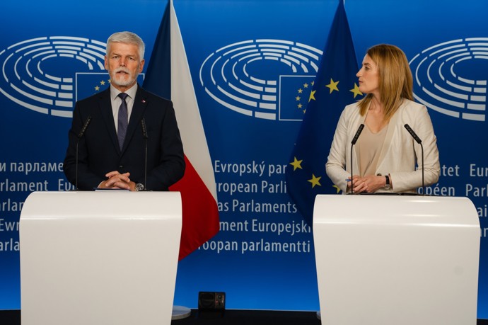 FOTO: Setkání prezidenta republiky s předsedkyní EP Robertou Metsolou. – stránka 2418