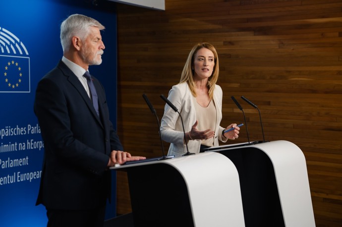 FOTO: Setkání prezidenta republiky s předsedkyní EP Robertou Metsolou. – stránka 2417