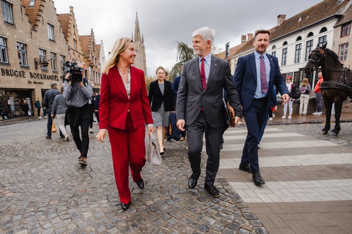 FOTO: Petr Pavel s Federicou Mogherini, rektorkou College of Europe. – stránka 2431
