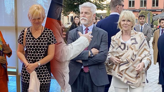 FOTO: Eva Pavlová a její outfity ze služební cesty. – stránka 1108