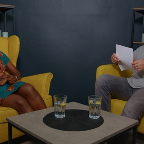 Joy ve studiu Extra Hosta. 