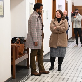 Dominik Feri s právní zástupkyní.