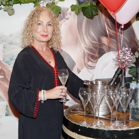 Mladistvou pleť si umělkyně udržuje dodržováním zásad ajurvédy. 