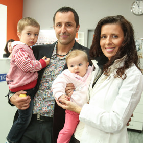 Tomáš Krejčíř má s aktuální manželkou Petrou dvě děti, Miu a Sebastiana.