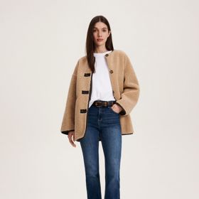 Dospělý, ale mladistvý. Styl, který mi osvojíte se čtyřicítkou, rozhodně není nudný.