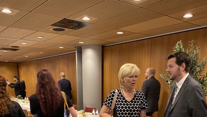 FOTO: První dáma Eva Pavlová v černých šatech.
