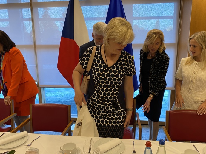 FOTO: Eva Pavlová zvolila černo-bílé šaty. – stránka 1111