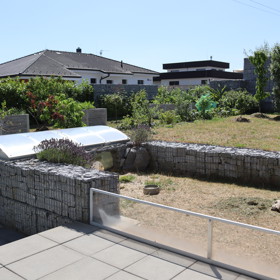 Cukrář Josef Maršálek chová na zahradě v obci Dubné čtveřici želv ostruhatých.