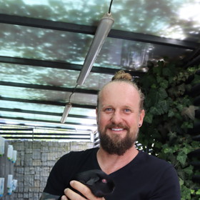 Petr Tejml je úspěšným českým chovatelem morčat, který dosahuje světových úspěchů.