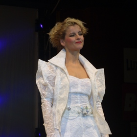 Křehká blondýnka Iveta Bartošová je skutečnou legendou, která vyhasla předčasně.