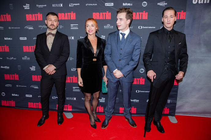 FOTO: Tatiana na slavnostní premiéře filmu Bratři. – stránka 226