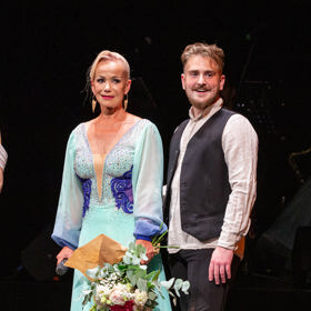 V Roztančeném divadle si letos zasoutěžila Jitka Asterová. Vystřídala hned dvoje šaty - jedny z nich byly tyrkysové.