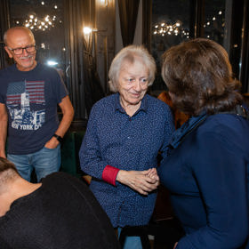 Václav Neckář se na tiskové konferenci nechal slyšet, že si váží času, který s ním doktorka Michaličková strávila učením. 