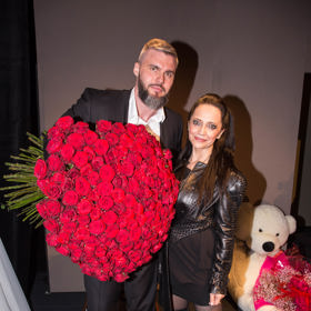 Růží je pokaždé přesně 160 a Lucie Bílá z nich má vždy stejnou radost.