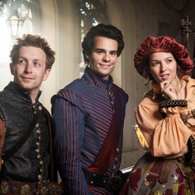 Ve vánoční pohádce Klíč svatého Petra si trojici hrdinů pátrajících po ztraceném klíči zahráli Mark Kristián Hochman, Filip Březina a Berenika Kohoutová.