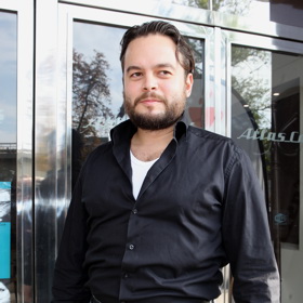 Josef Abrhám mladší je filmovým režisérem a producentem.