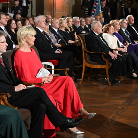 Eva Pavlová na předávání státních vyznamenání v krásné červené róbě. 