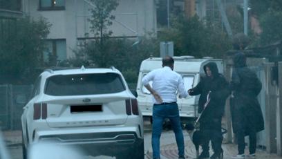 FOTO: Soukup předal něco i Kryšpínovi, který celému předávání asistoval.