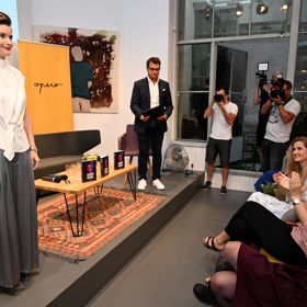 Andrea nechyběla na křtu knihy své partnerky farářky Kopecké. 