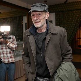 Jiří Schmitzer dorazil na premiéru snímku Citlivý člověk. 