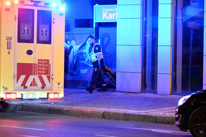 FOTO: Záchranáři zjistili, že nakonec nebude potřeba ani vozík. – stránka 753