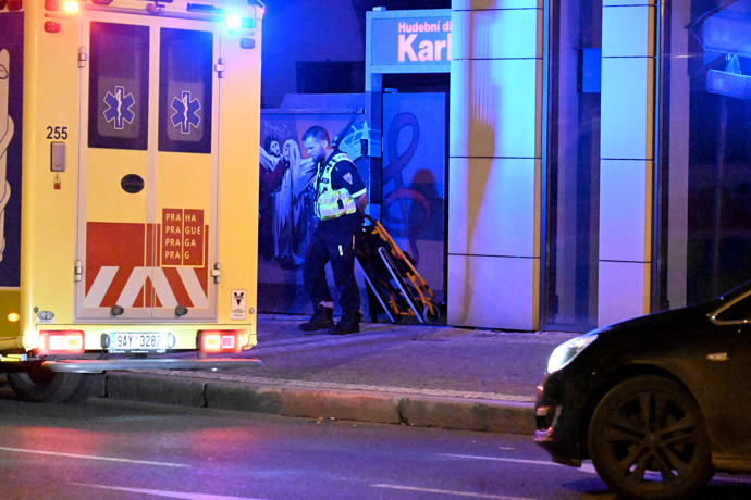 FOTO: Na premiéře byl nutný zásah záchranné služby. – stránka 752