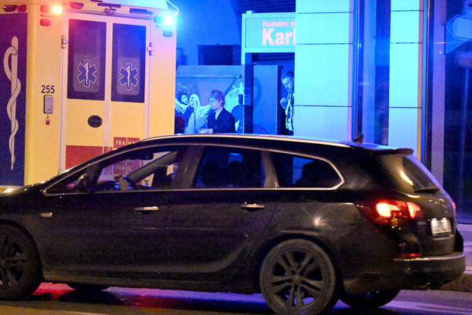 FOTO: Na premiéře byl nutný zásah záchranné služby. – stránka 746