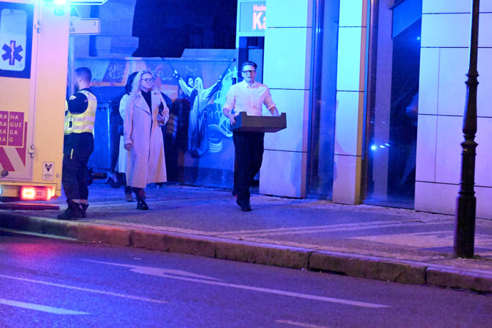 FOTO: Na premiéře byl nutný zásah záchranné služby. – stránka 729