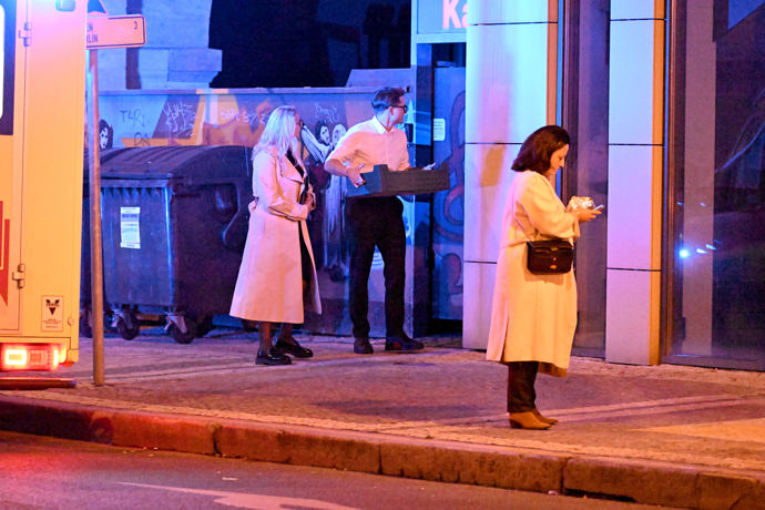 FOTO: Na premiéře byl nutný zásah záchranné služby. – stránka 718