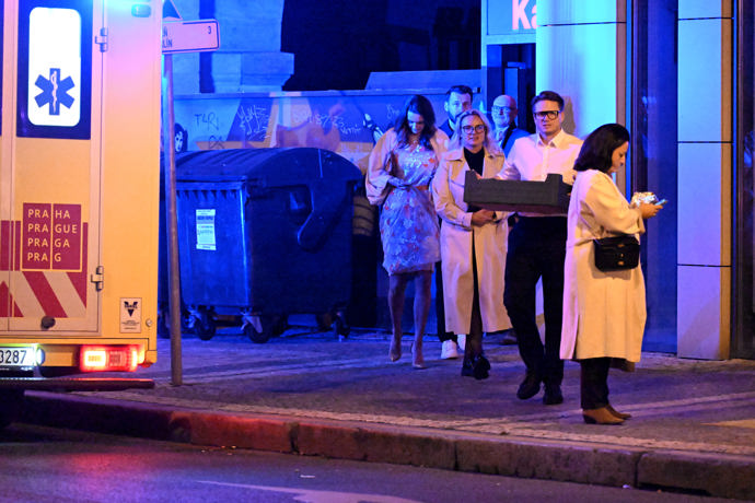 FOTO: Sanitka byla stále na místě. – stránka 714