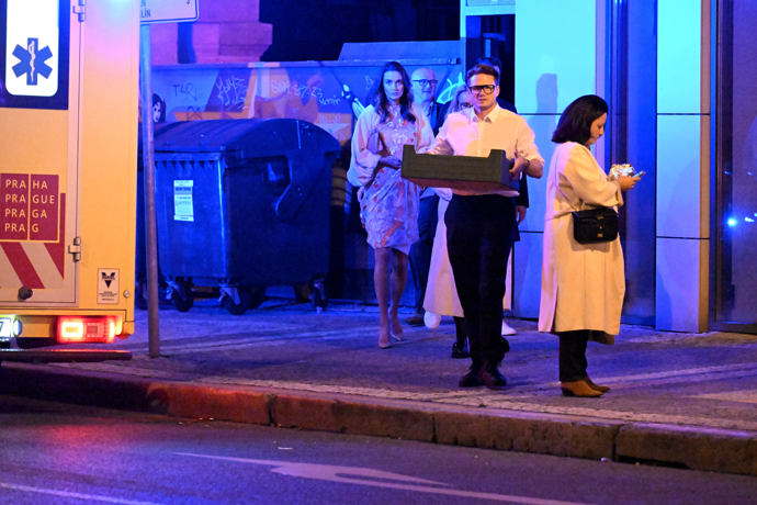 FOTO: Na premiéře byl nutný zásah záchranné služby. – stránka 711