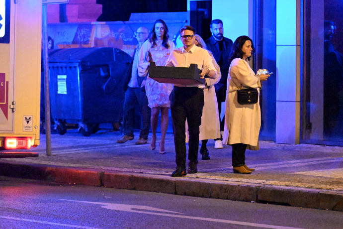 FOTO: Na premiéře byl nutný zásah záchranné služby. – stránka 709