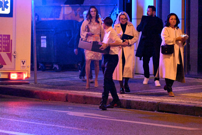 FOTO: Až po jejich odchodu záchranka odjela. – stránka 707