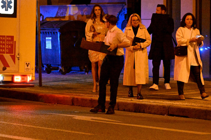 FOTO: Na premiéře byl nutný zásah záchranné služby. – stránka 706