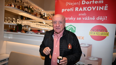 FOTO: Slováček na akci Dortem proti rakovině.