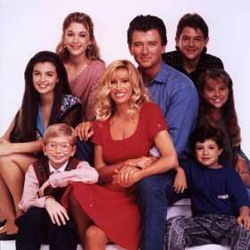 Krok za krokem o rodině Fosterových a Lambertových je fenoménem dodnes.