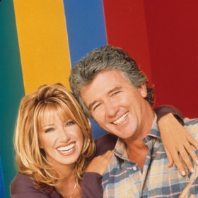 Suzanne Somers a Patrick Duffy jsou od natáčení Kroku za krokem nejlepšími přáteli. Herec, známý také ze seriálu Dallas, se o jejich vztahu rozpovídal před dvěma lety pro Entertainment Tonight.
